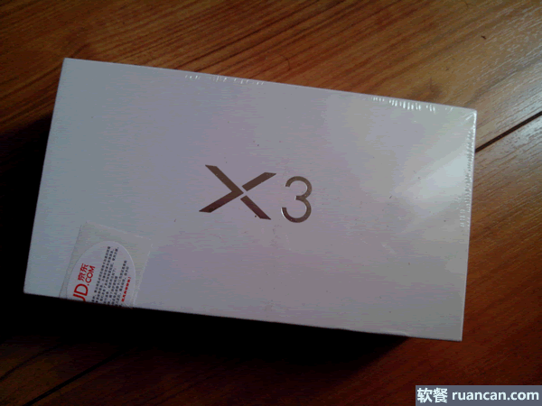 简洁的vivo X3S白色外包装盒