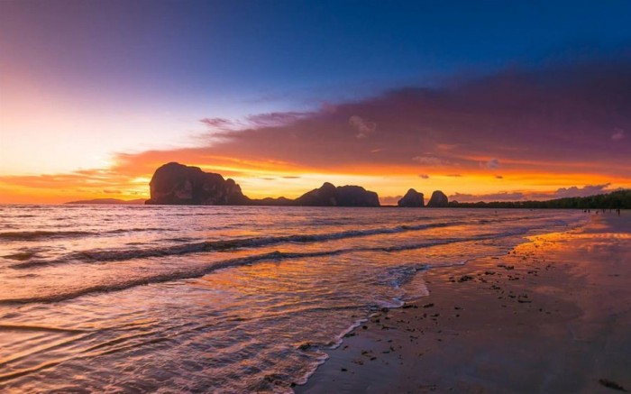 微软发布Beach Glow 4k壁纸包：领略海滩美景