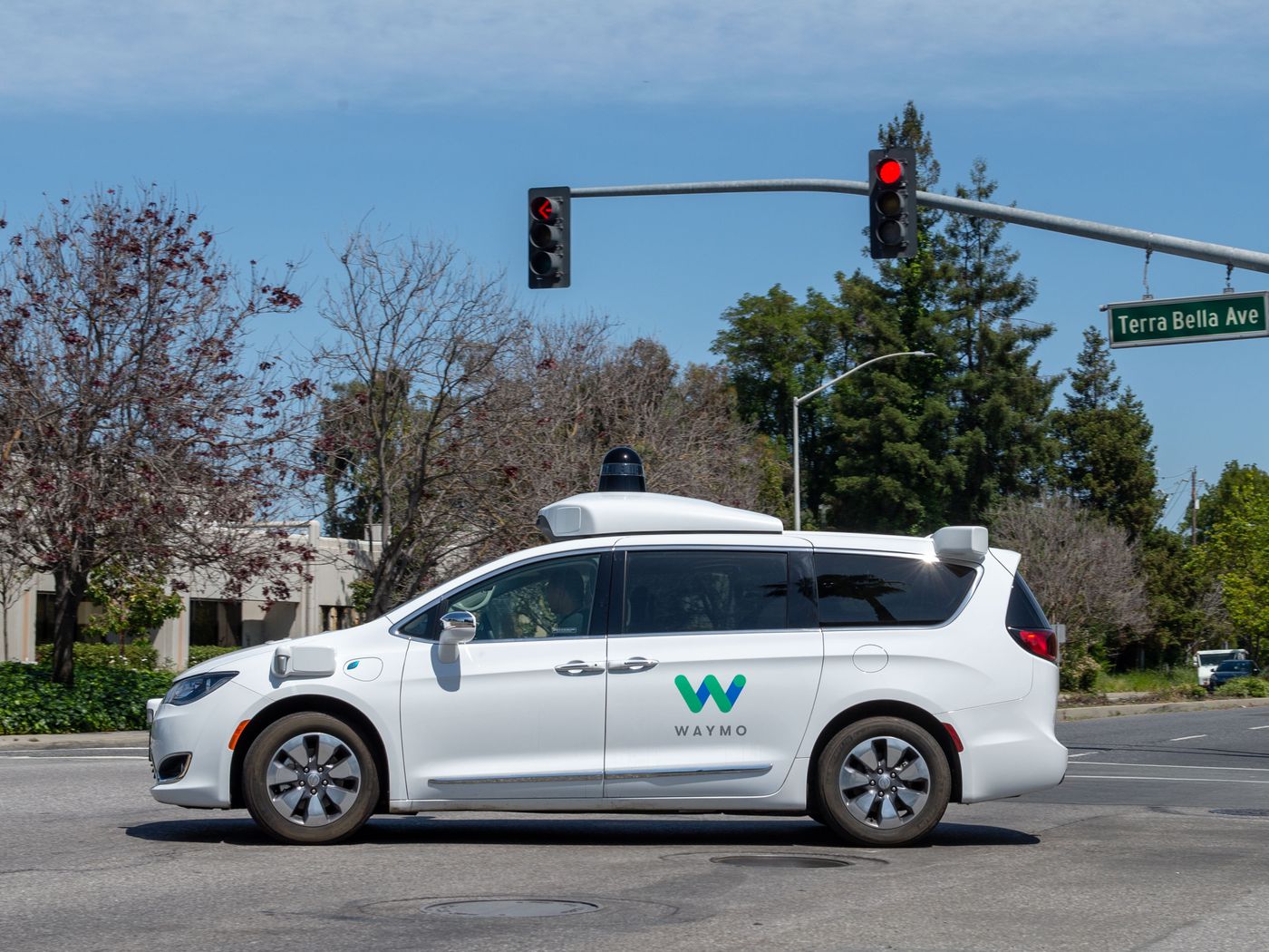 Waymo、Uber等公司暂停加州的自动驾驶测试