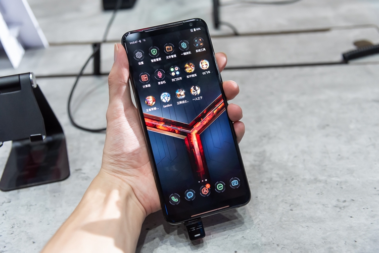 华硕Q3发布ROG游戏手机3：或将用上骁龙 865 Plus