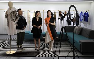 网络直播用户达5.6亿：三成网民是电商直播用户