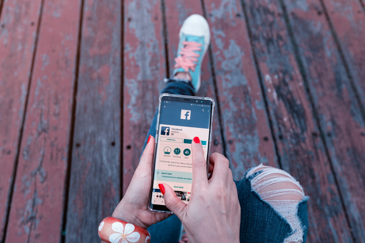 Facebook专为大学生设计“校园”中心