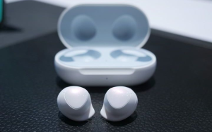 Galaxy Buds迎来软件更新：环境声优化，支持Win 10快速配对