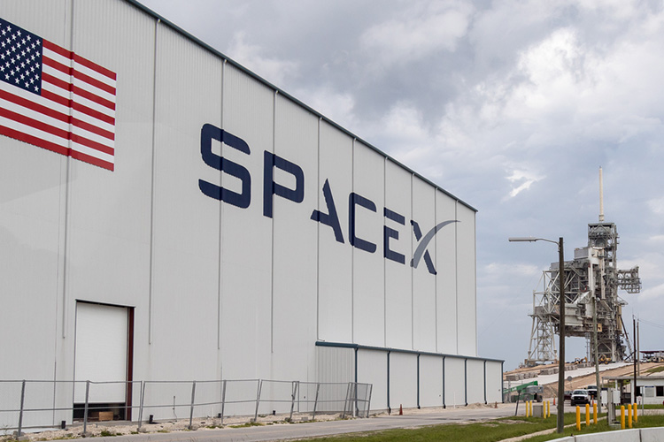 SpaceX卫星互联网服务启动测试：设备收费9，月租