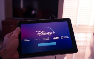 迪士尼流媒体Disney+付费用户破7370万