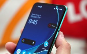 时隔一周，一加8T再迎OxygenOS更新：修复视频播放问题