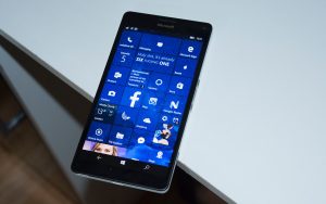 [视频] 诺基亚Lumia 950XL成功运行Win 10X，视频来了