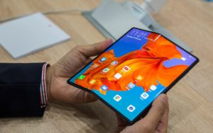 华为本月将发布折叠屏手机Mate X2