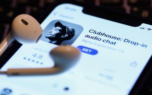 消息称Clubhouse下载量正迅速下降