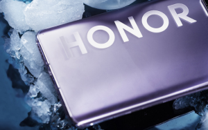 消息称荣耀正开发首款折叠屏智能手机