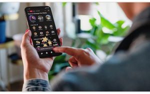 对标Clubhouse，脸书推出音频直播间和播客服务