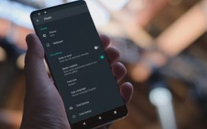 研究：暗黑模式可节省手机电量，但受条件影响大