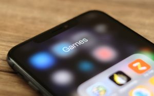 比心、Hello语音等游戏陪玩应用突遭下架：疑涉黄