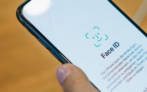 苹果：iOS 15改进Face ID反欺骗能力，使用3D面具难破解