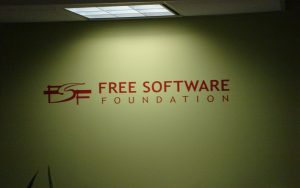 自由软件基金会发文怒批微软和Windows 11：“背叛了用户”