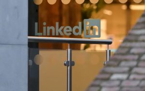 LinkedIn在中国发布「领英职场」App：已在多家应用商店上架