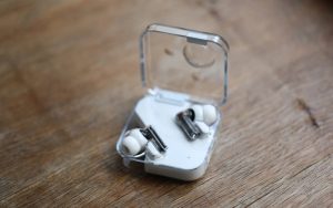 Nothing Ear (1) 无线耳机最新支持语音助理Siri、Google Assistant和Alexa￼