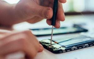 三星将支持消费者自行维修智能手机：提供正品备件和指南