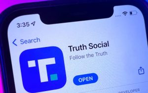 特朗普旗下“真相社交”App跃居Apple Store榜首，马斯克点评