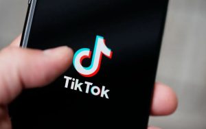 美国FCC委员督促苹果和谷歌下架短视频应用TikTok