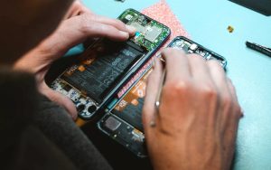 谷歌开始通过iFixit销售Pixel手机正品零件及维修工具