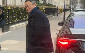 马云现身法国巴黎